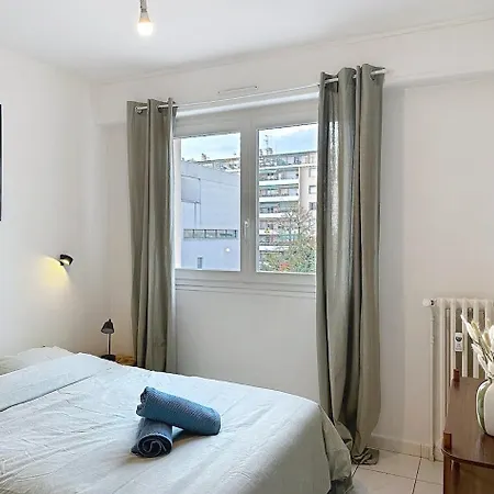 3p Terrace, With Air Conditioning And Center Within Walking Distance